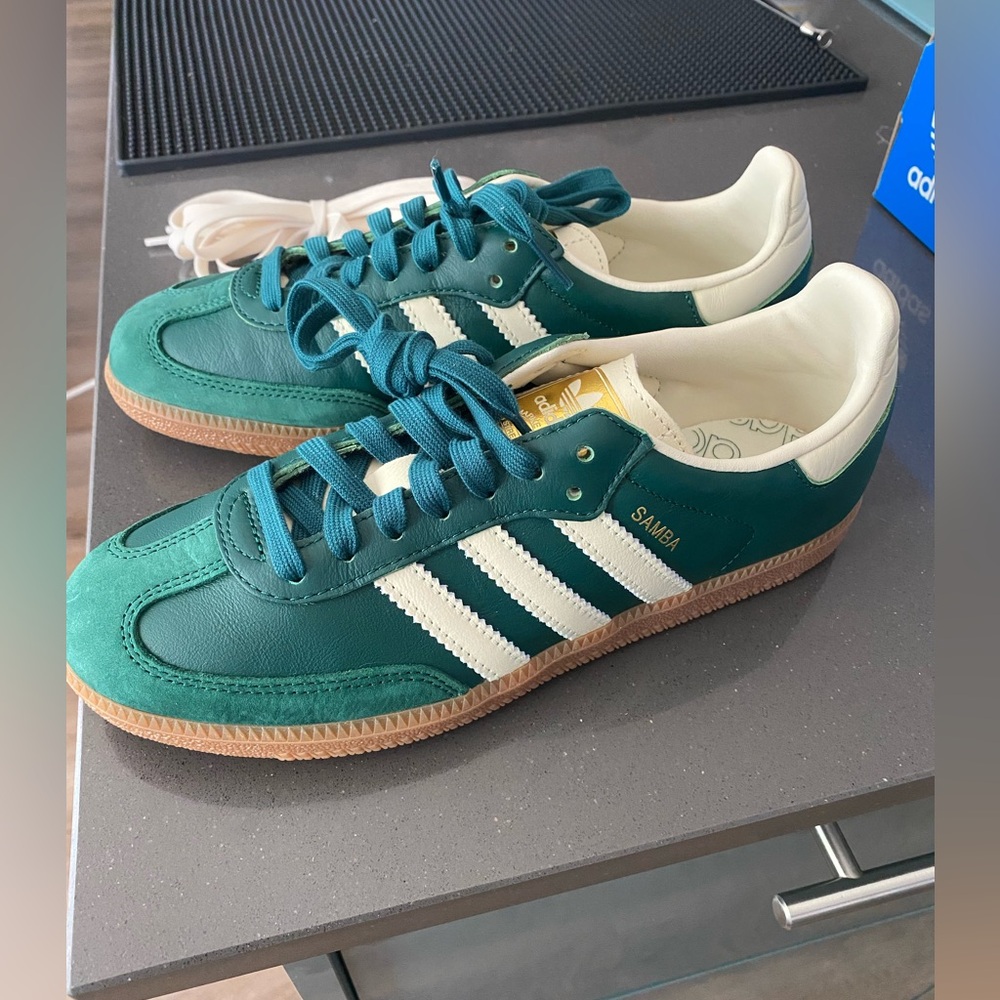 NWT NIB women’s Adidas OG Sambas collegiate green & white